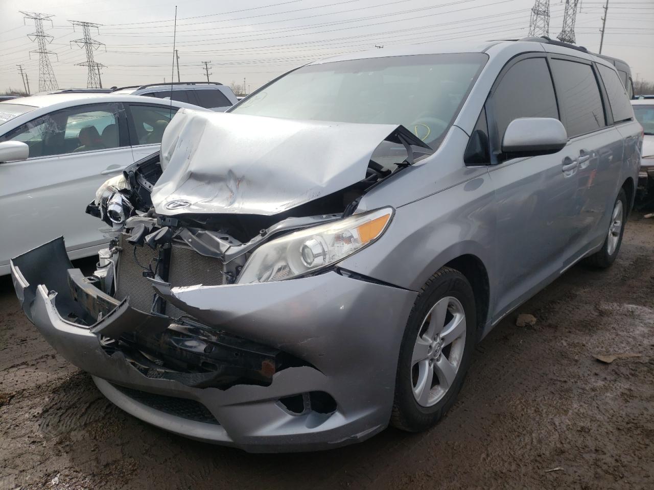 Photo 2 from auction – 2014 TOYOTA SIENNA LE with VIN 5TDKK3DC4ES440039