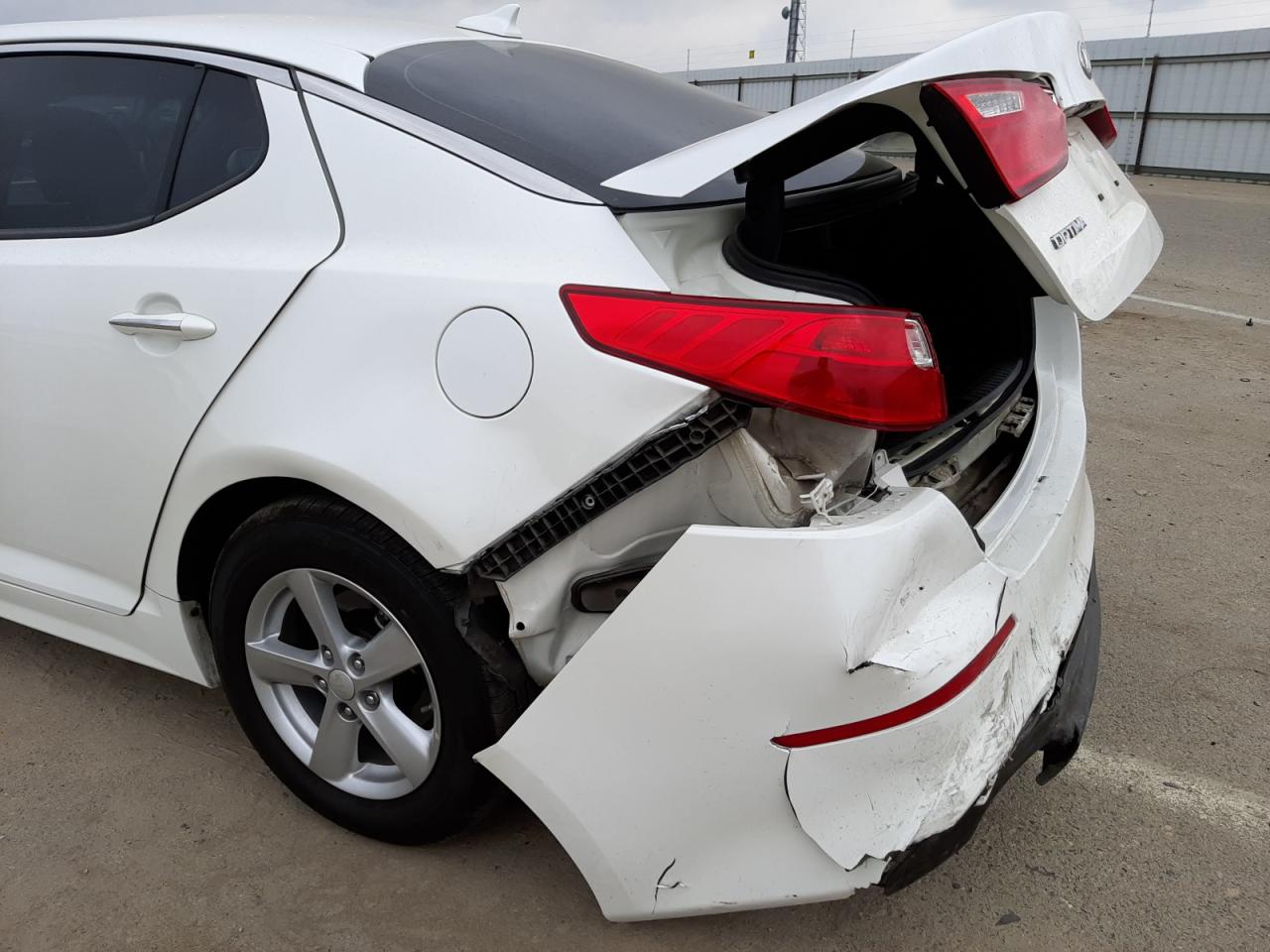 Photo 9 from auction – 2015 KIA OPTIMA LX with VIN KNAGM4A74F5663988