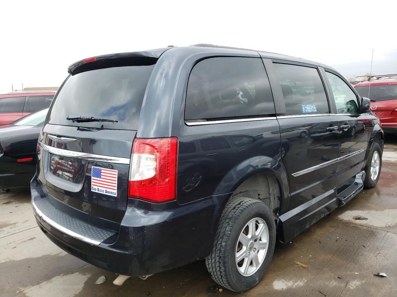 Photo 4 from auction – 2013 CHRYSLER TOWN & COU with VIN 2C4RC1BG7DR594709