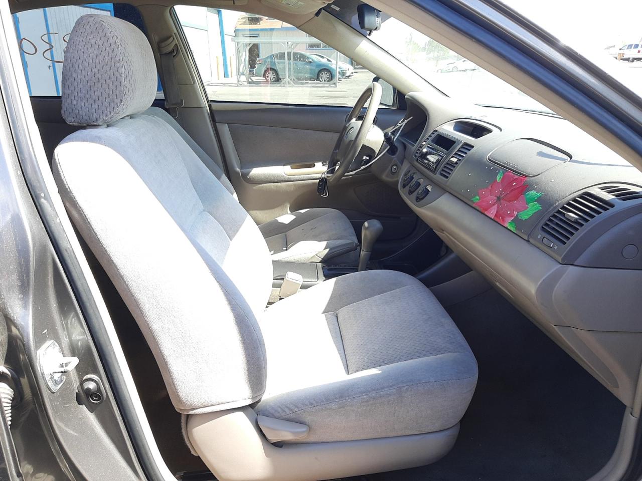 Photo 5 from auction – 2004 TOYOTA CAMRY LE with VIN 4T1BE32K74U862457