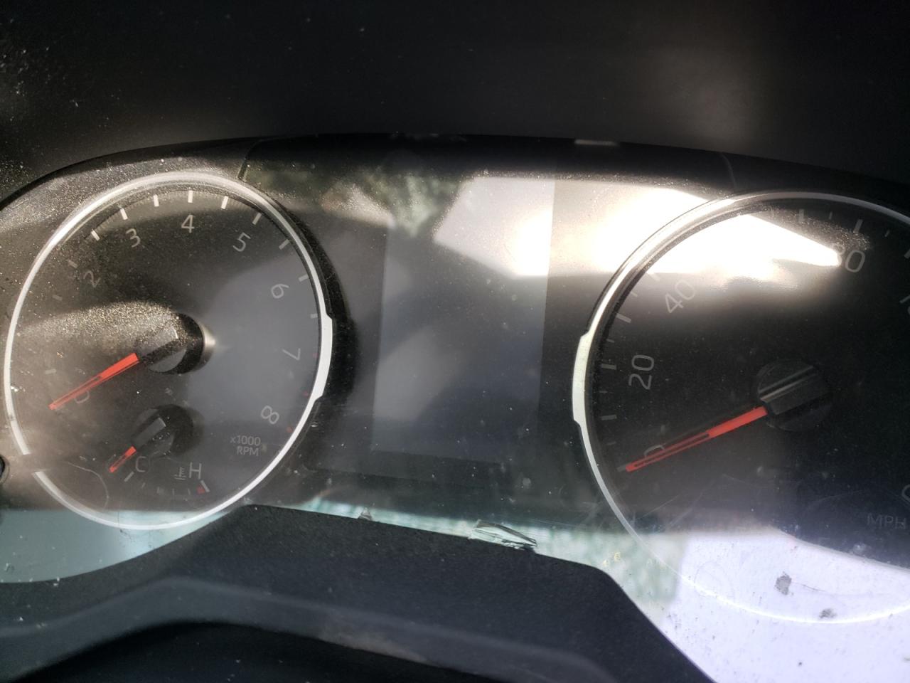 Photo 8 from auction – 2019 TOYOTA RAV4 XLE with VIN JTMP1RFV8KJ019668
