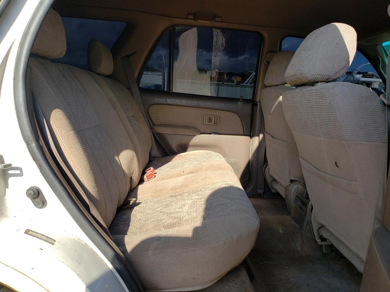 Photo 6 from auction – 2000 TOYOTA 4RUNNER SR with VIN JT3GN86R2Y0147893