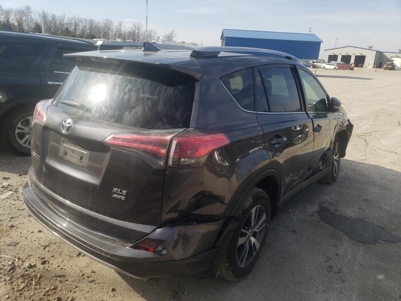 Photo 4 from auction – 2017 TOYOTA RAV4 XLE with VIN JTMRFREV6HJ106814