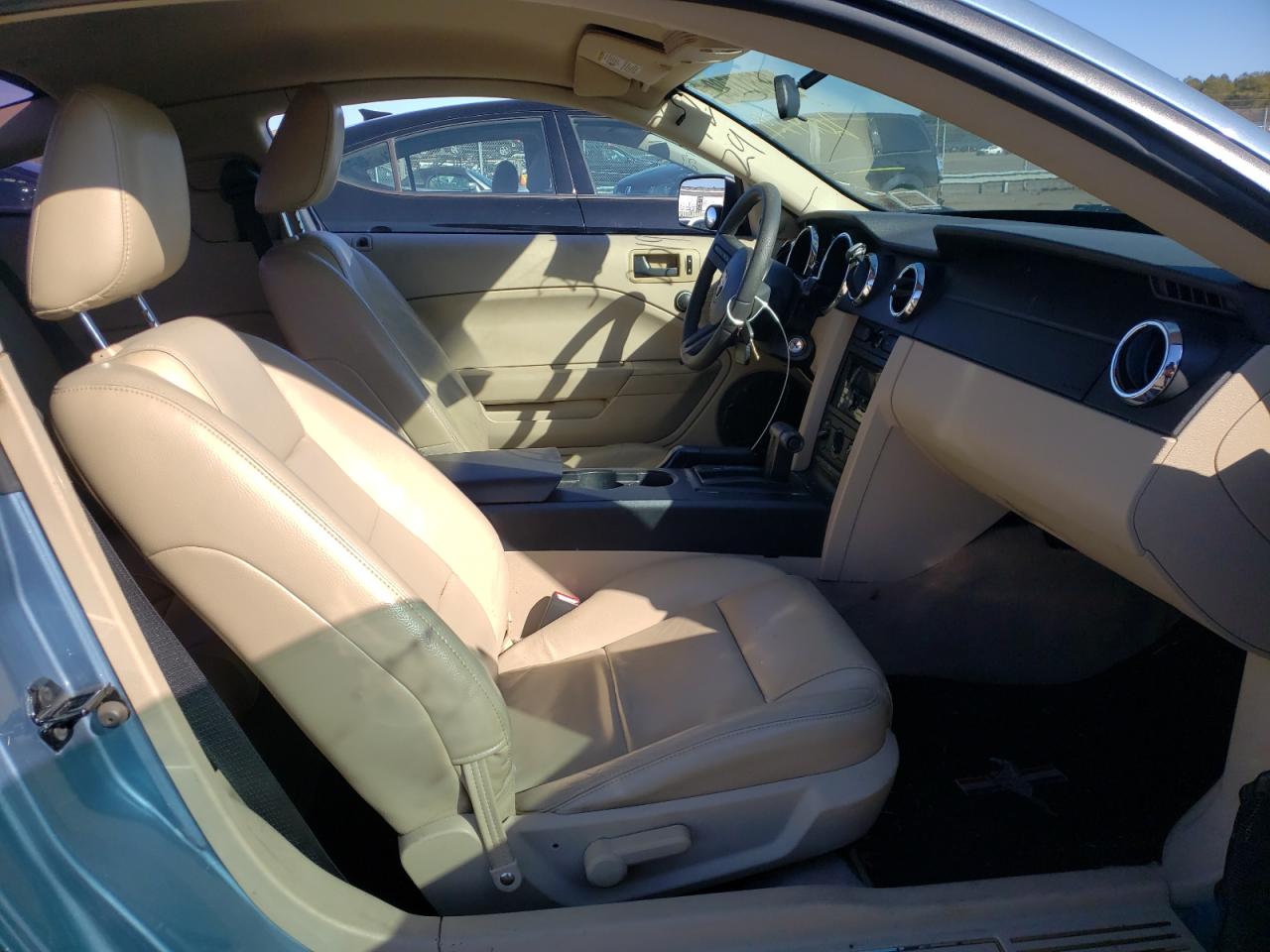 Photo 5 from auction – 2005 FORD MUSTANG with VIN 1ZVFT80N755201929