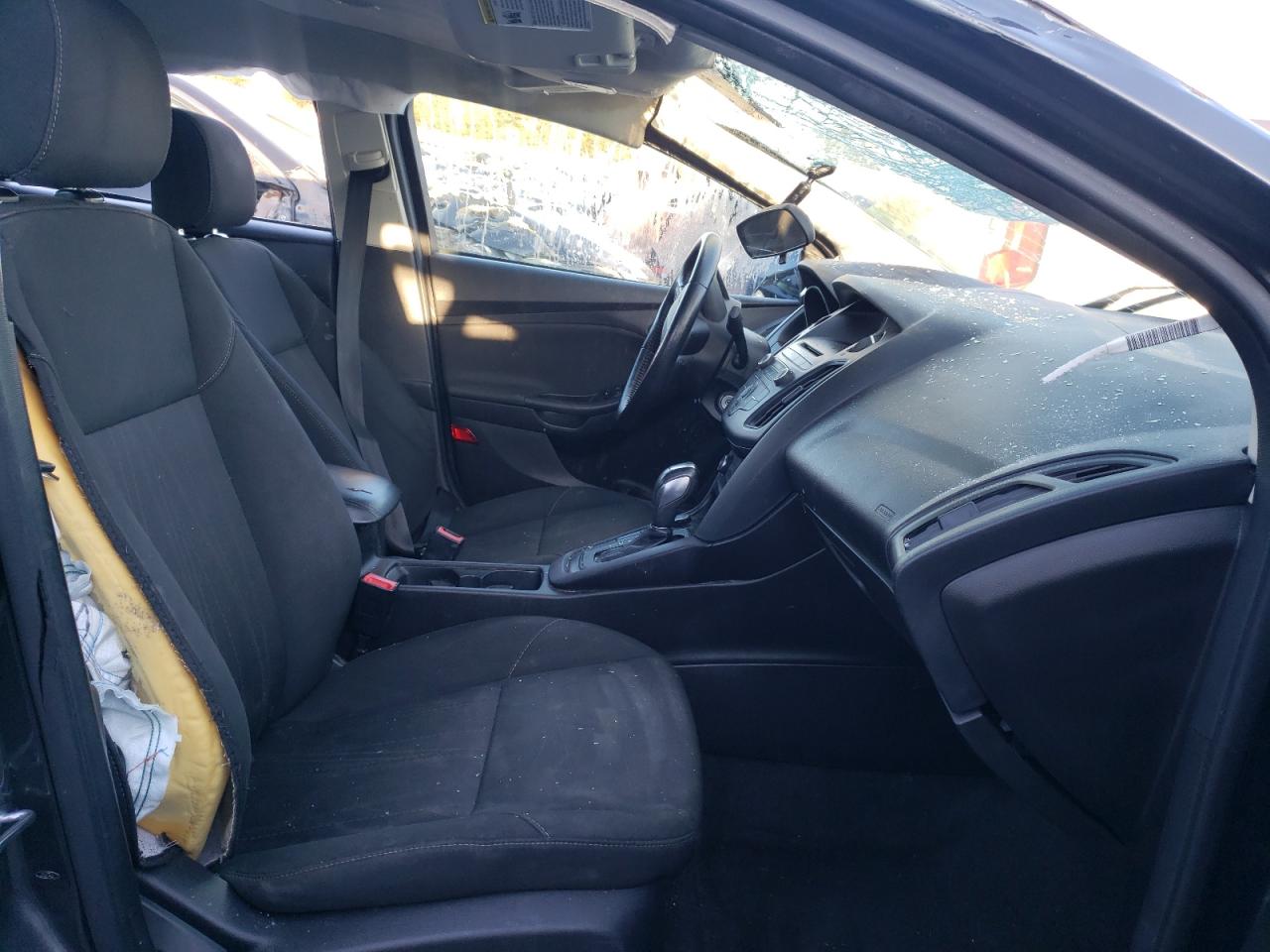 Photo 5 from auction – 2016 FORD FOCUS SE with VIN 1FADP3F2XGL210353