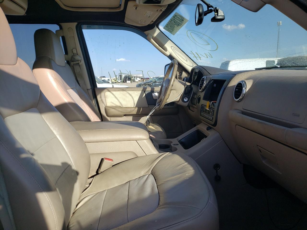 Photo 5 from auction – 2004 FORD EXPEDITION with VIN 1FMFU18L14LB03558