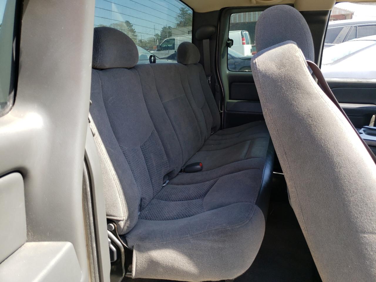 Photo 6 from auction – 2005 CHEVROLET SILVERADO with VIN 1GCEC19T15Z328773
