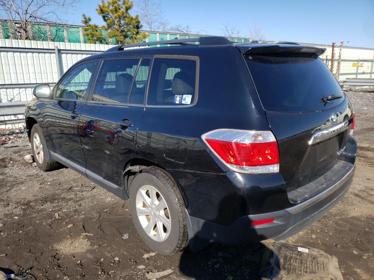 Photo 3 from auction – 2011 TOYOTA HIGHLANDER with VIN 5TDBK3EH9BS069790