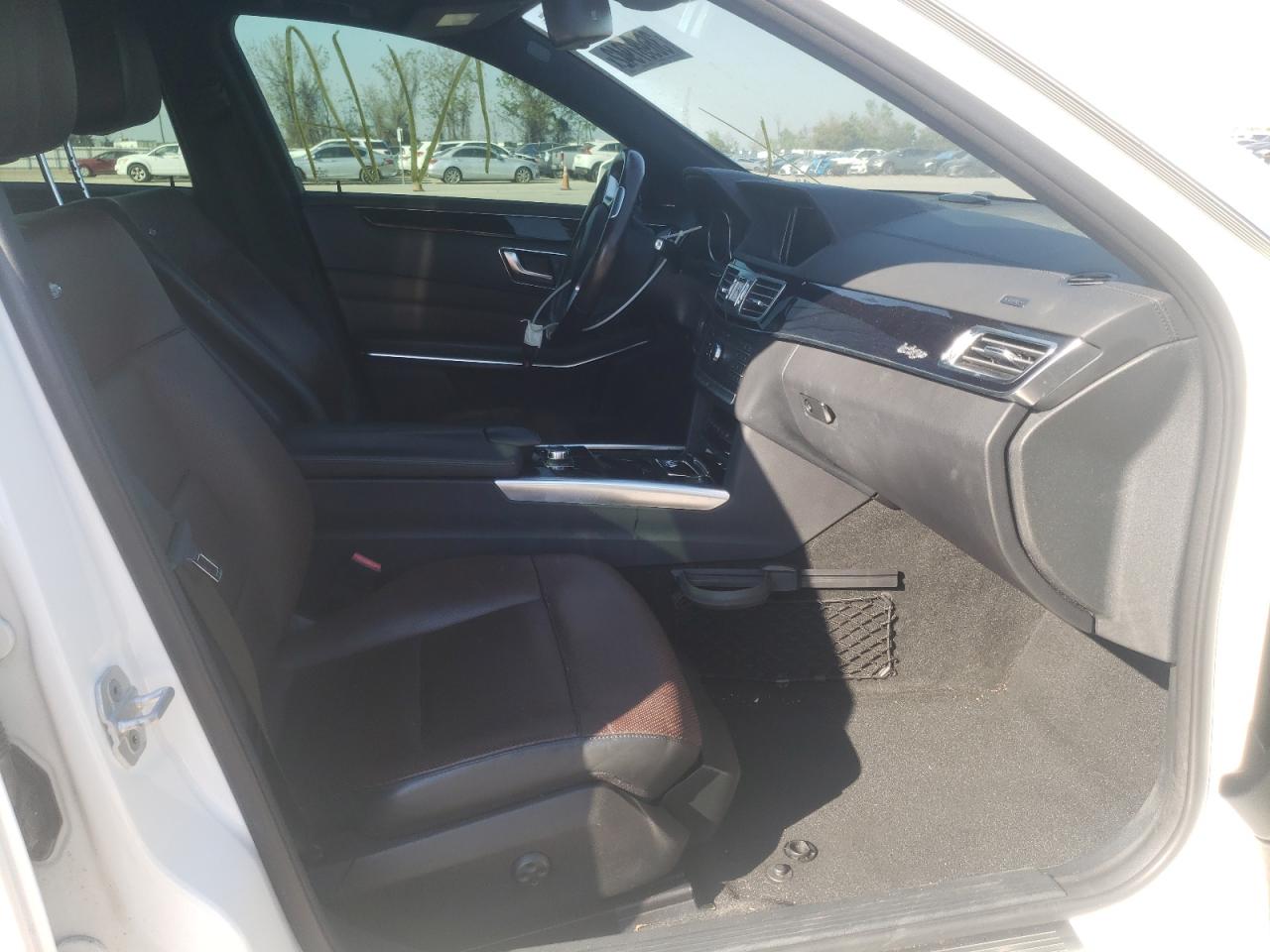 Photo 5 from auction – 2016 MERCEDES-BENZ E 400 with VIN WDDHF6FB5GB204326
