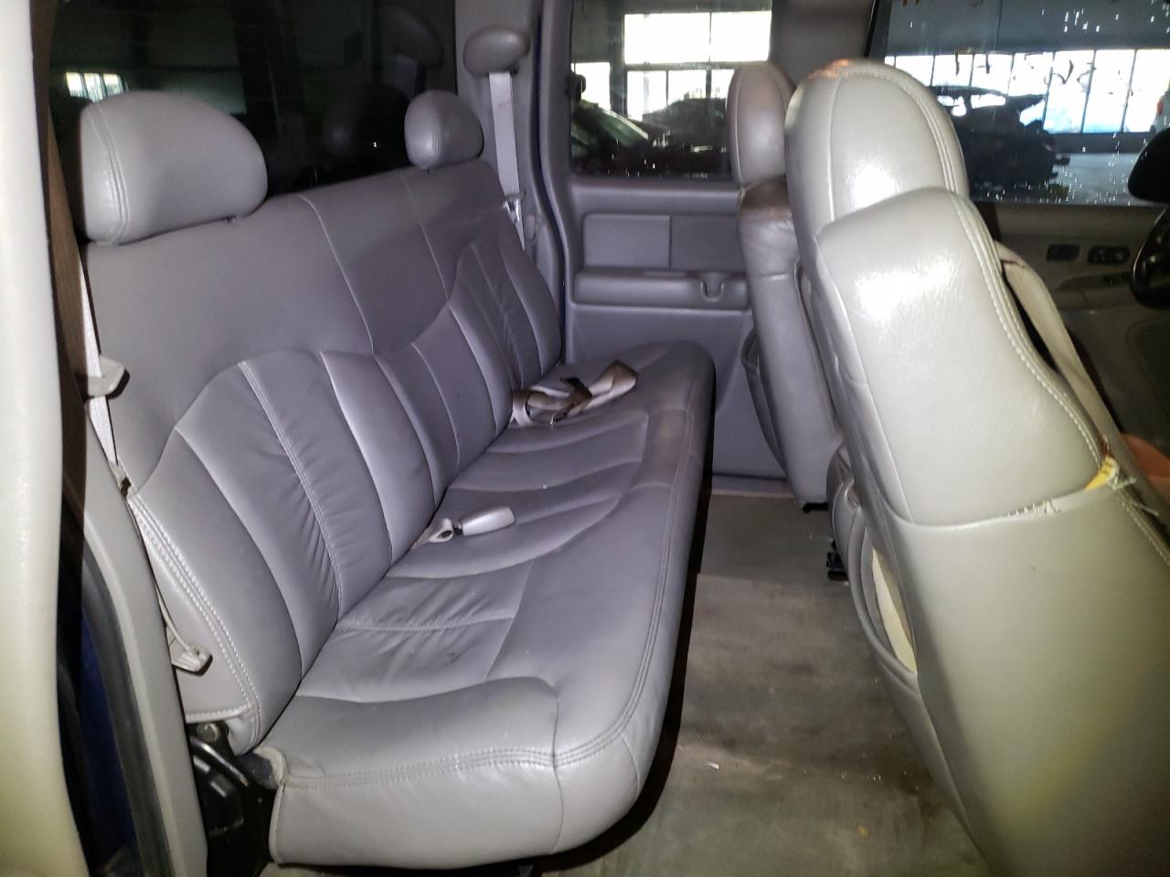 Photo 6 from auction – 2000 CHEVROLET SILVERADO with VIN 2GCEK19T7Y1374334