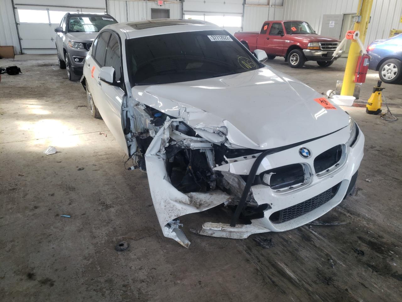 BMW 330 XI 2018 with VIN WBA8D9G54JNU68330 - Photo from auction