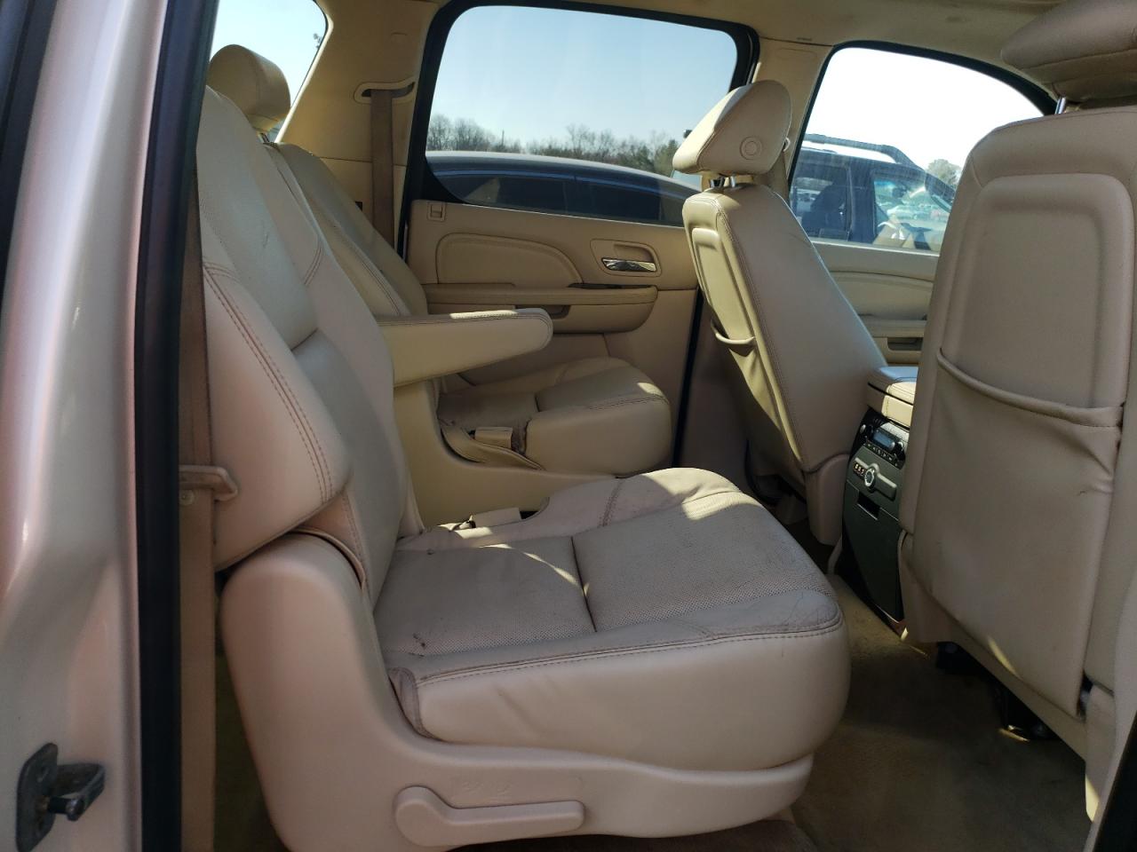 Photo 6 from auction – 2007 CADILLAC ESCALADE E with VIN 1GYFK66877R308593