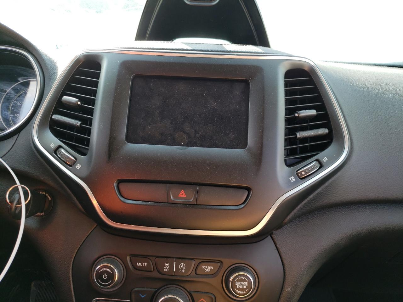Photo 9 from auction – 2019 JEEP CHEROKEE L with VIN 1C4PJMCB9KD304780