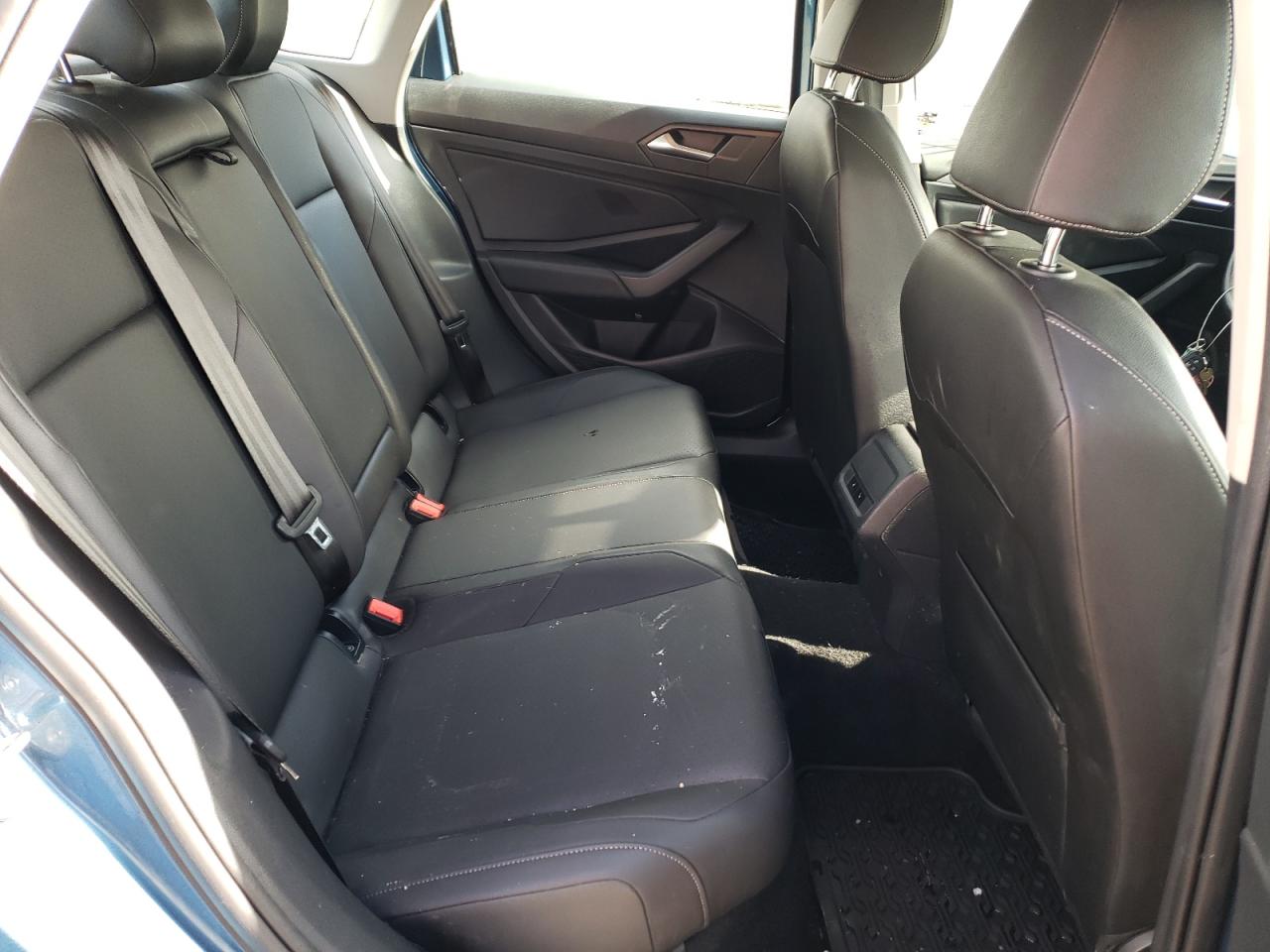 Photo 6 from auction – 2019 VOLKSWAGEN JETTA with VIN 3VWCB7BU9KM165140