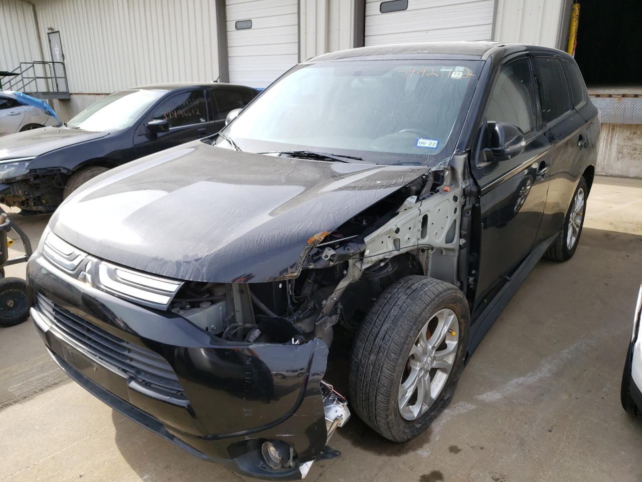 Photo 2 from auction – 2014 MITSUBISHI OUTLANDER with VIN JA4AD3A35EZ019255