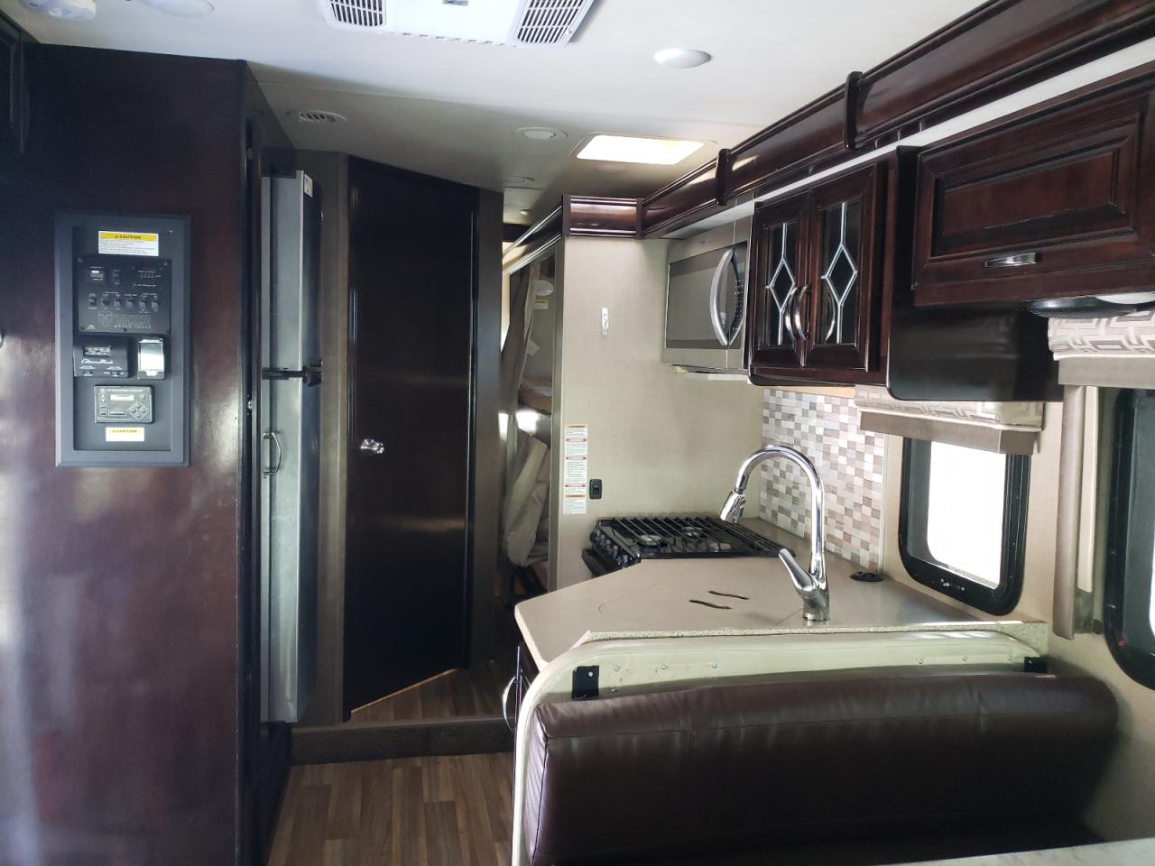 Photo 6 from auction – 2017 FORD ECONOLINE with VIN 1FDXE4FSXHDC06281