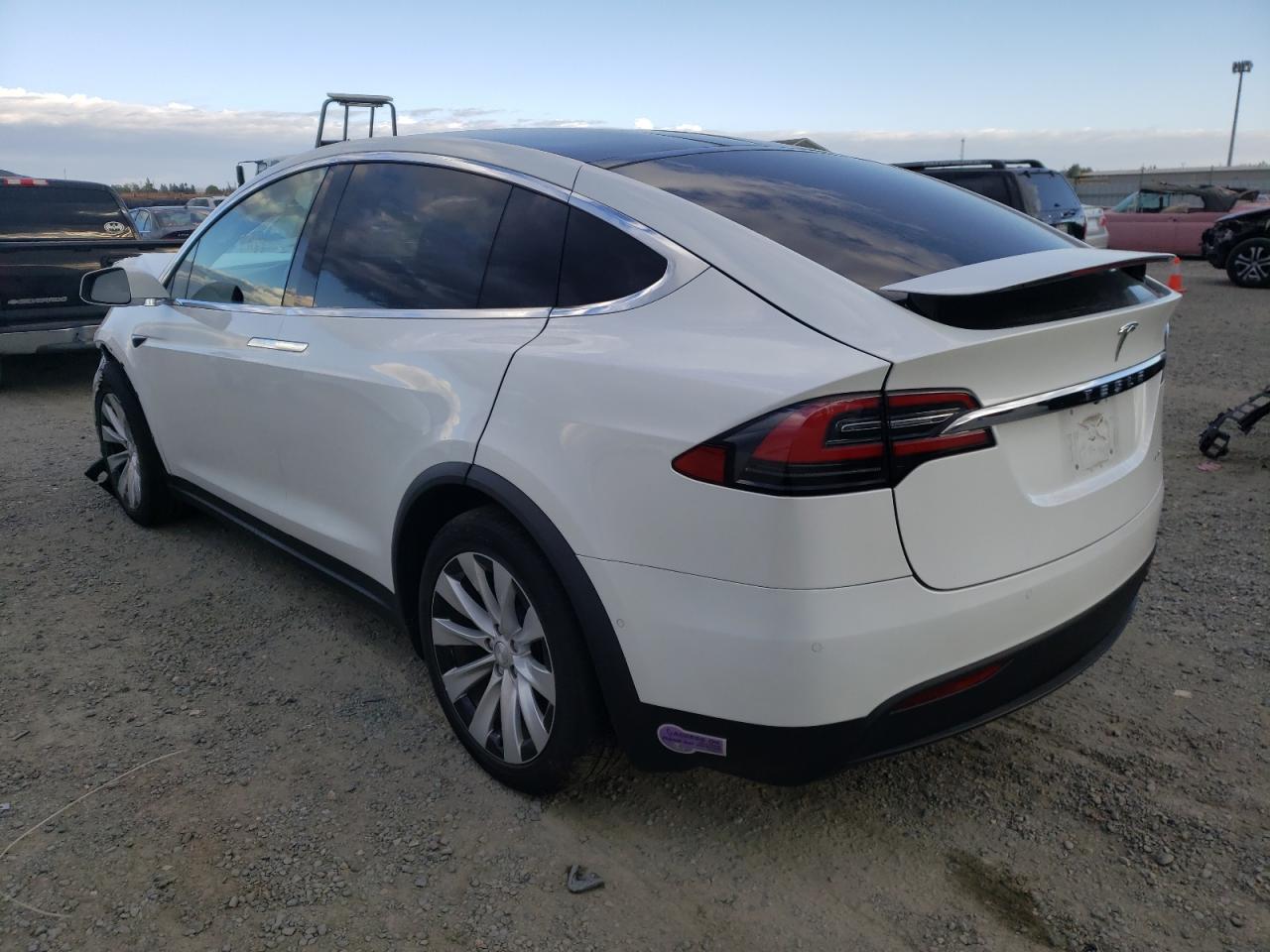 Photo 3 from auction – 2019 TESLA MODEL X with VIN 5YJXCAE21KF161404