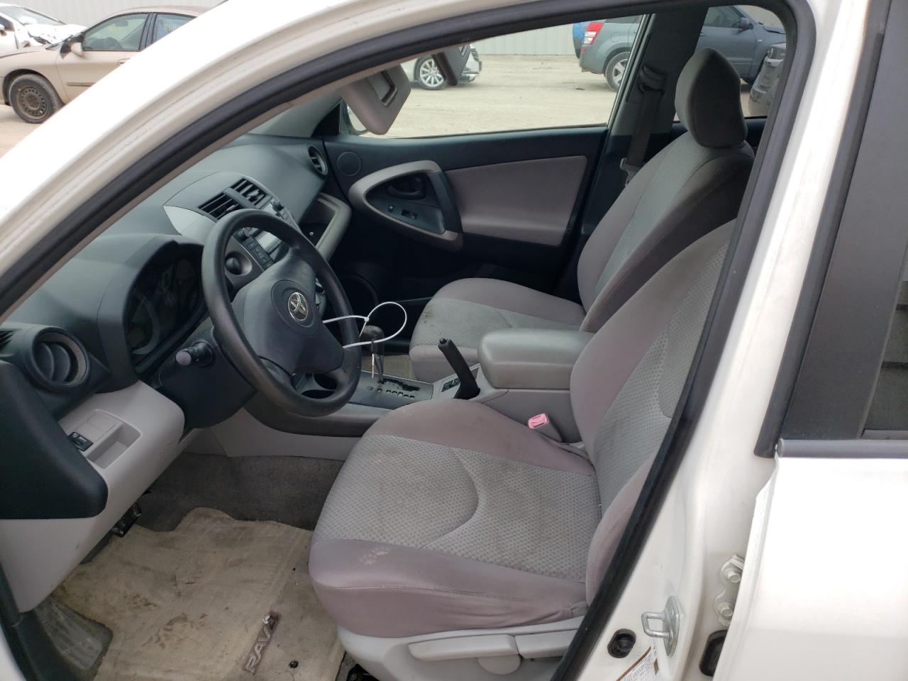Photo 5 from auction – 2006 TOYOTA RAV4 with VIN JTMZD33V165024839