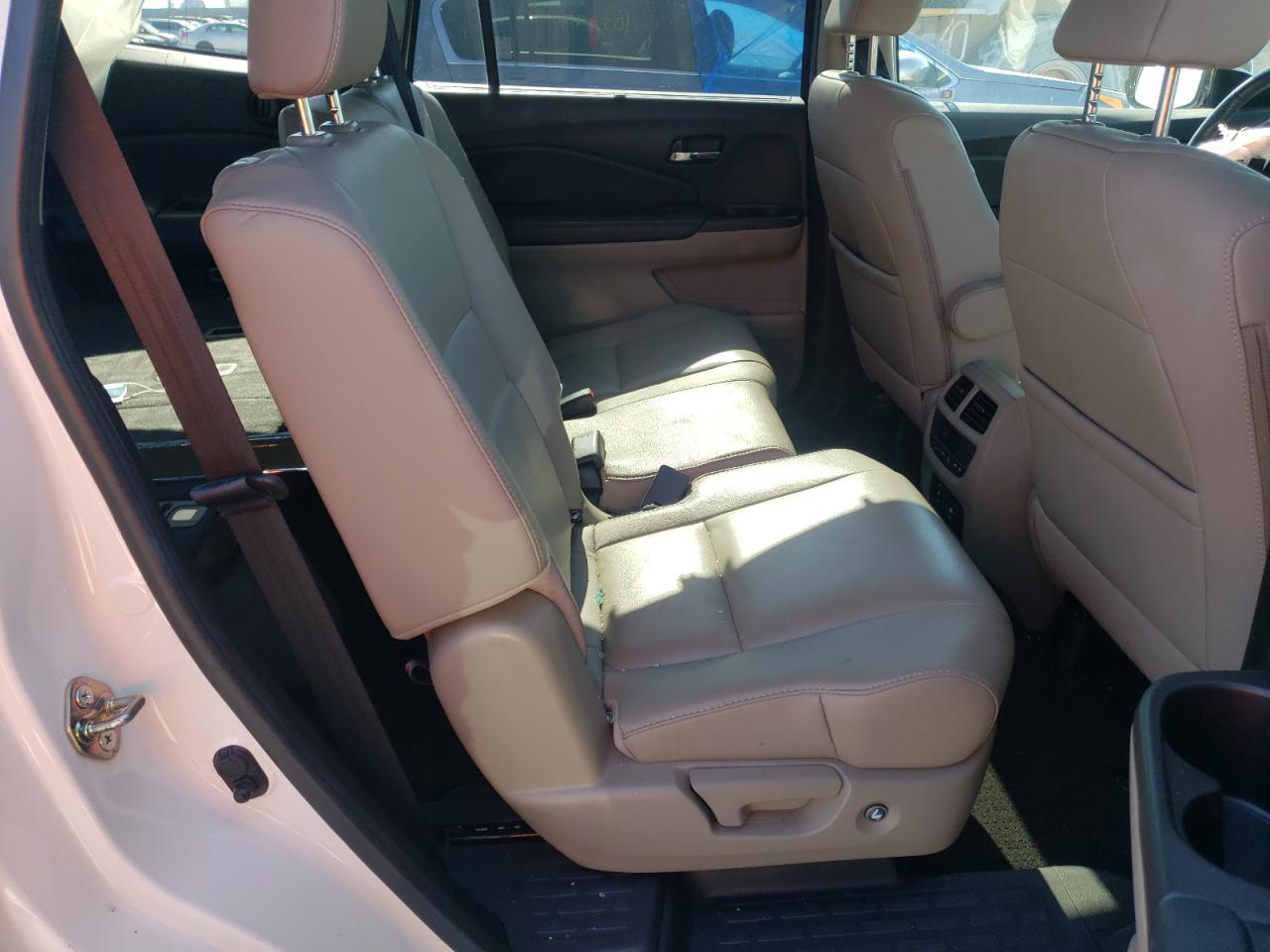 Photo 6 from auction – 2017 HONDA PILOT TOUR with VIN 5FNYF5H92HB001150