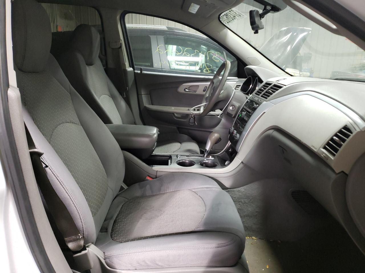 Photo 5 from auction – 2010 CHEVROLET TRAVERSE L with VIN 1GNLREED9AS133090