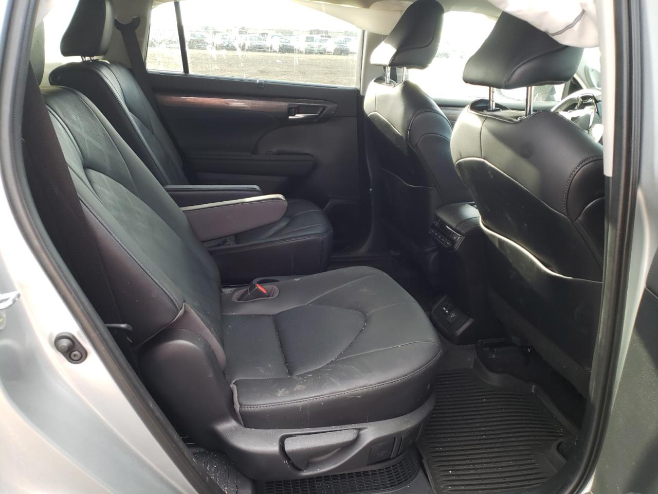 Photo 6 from auction – 2021 TOYOTA HIGHLANDER with VIN 5TDFARAH0MS007677