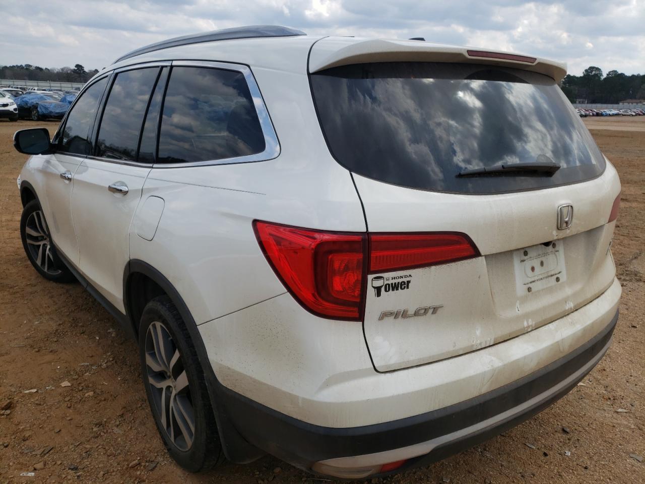 Photo 3 from auction – 2017 HONDA PILOT ELIT with VIN 5FNYF6H06HB067286