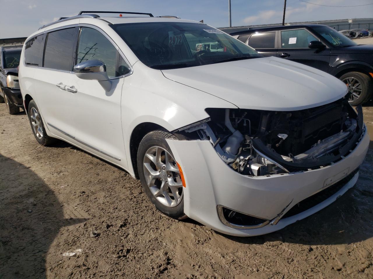 CHRYSLER PACIFICA L 2018 with VIN 2C4RC1GG7JR268915 - Photo from auction