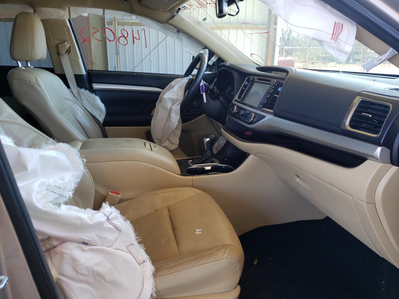 Photo 18 from auction – 2015 TOYOTA HIGHLANDER with VIN 5TDKKRFHXFS081602