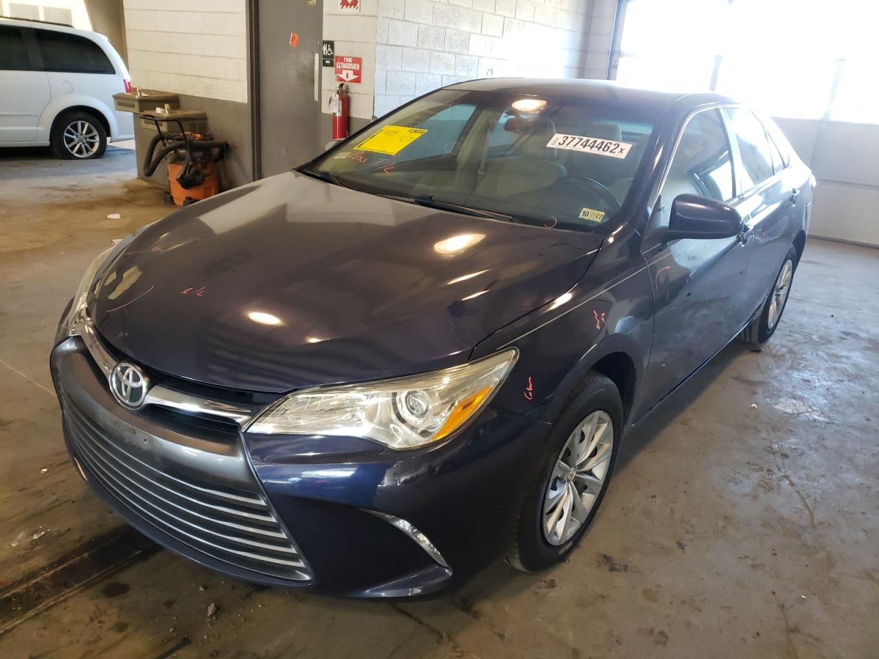 Photo 2 from auction – 2015 TOYOTA CAMRY LE with VIN 4T1BF1FK5FU946940