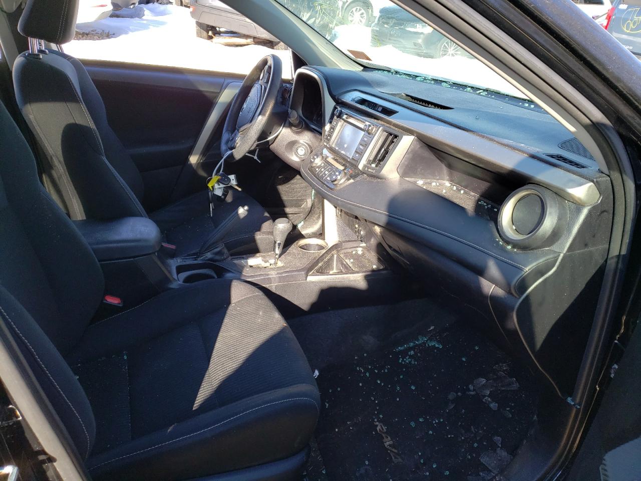 Photo 5 from auction – 2015 TOYOTA RAV4 XLE with VIN 2T3RFREV5FW386465