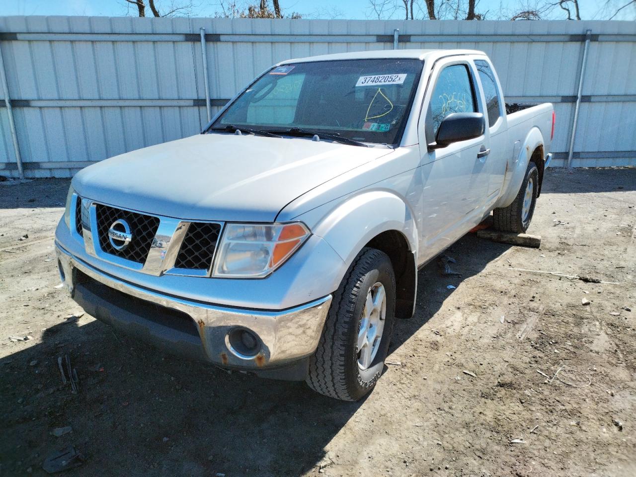 Photo 2 from auction – 2005 NISSAN FRONTIER K with VIN 1N6AD06W35C433819