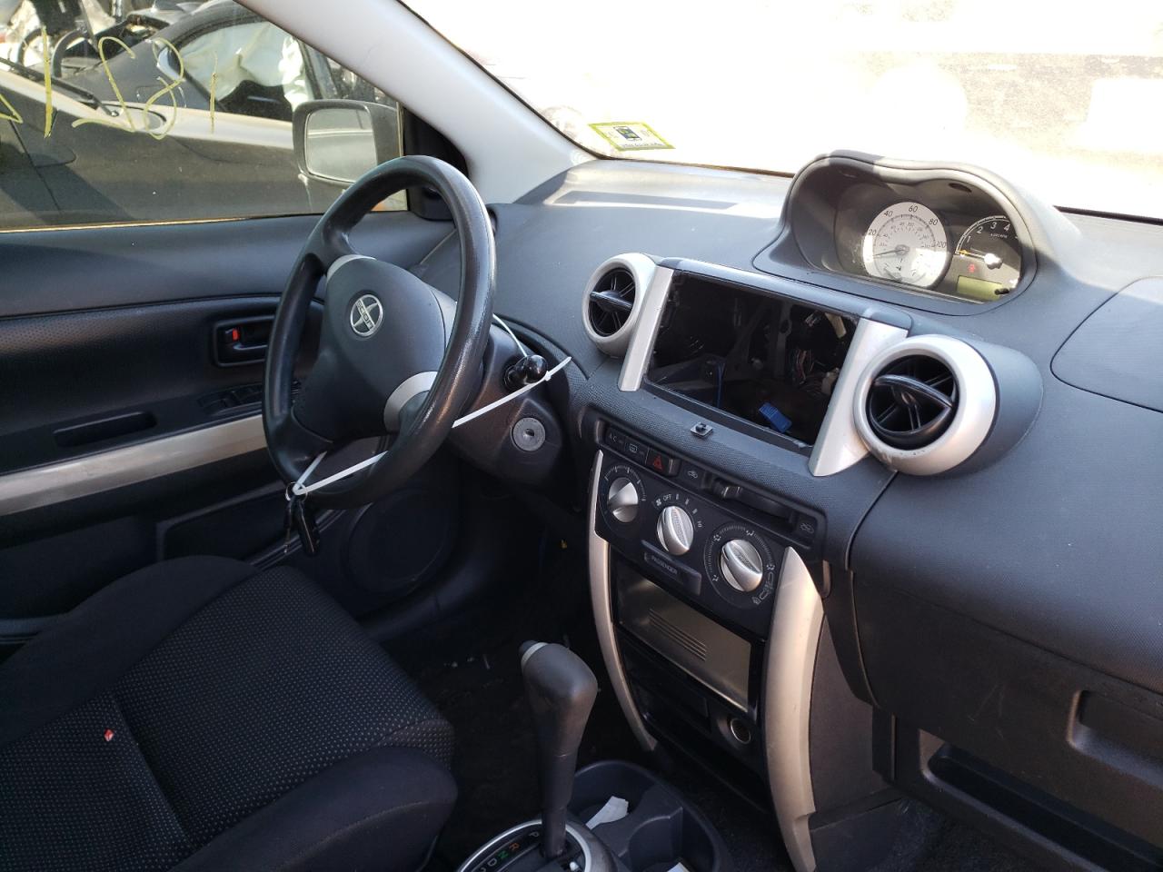 Photo 9 from auction – 2005 SCION XA with VIN JTKKT624150093467