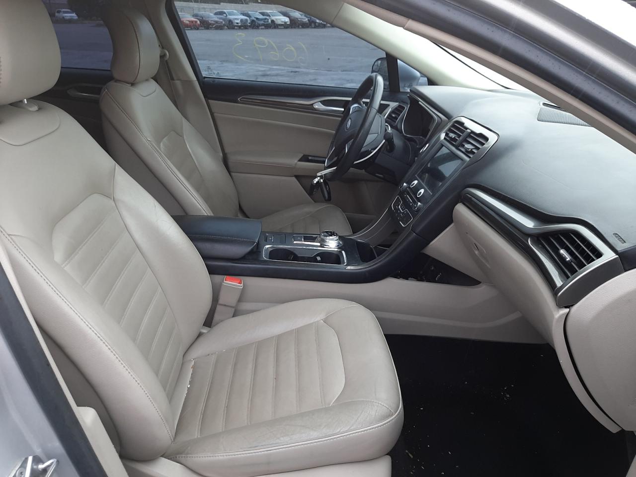 Photo 5 from auction – 2017 FORD FUSION SE with VIN 3FA6P0HD6HR242130