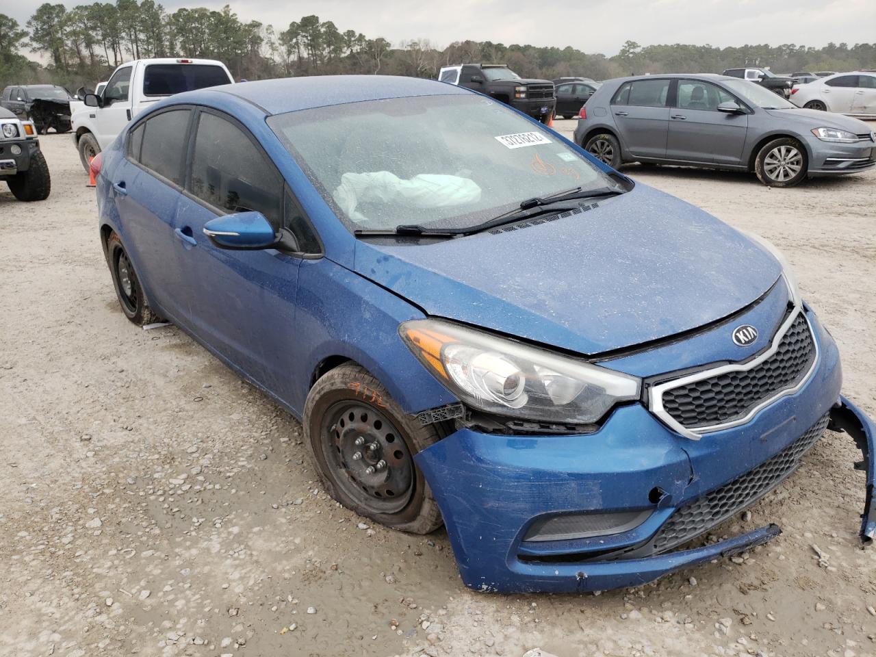 KIA FORTE LX 2015 مع رقم تعريف المركبة KNAFX4A60F5362452 - صورة من المزاد