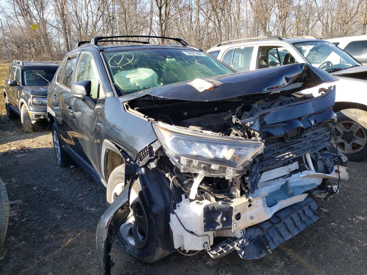 Photo 1 from auction – 2020 TOYOTA RAV4 LE with VIN JTMF1RFV1LD530179