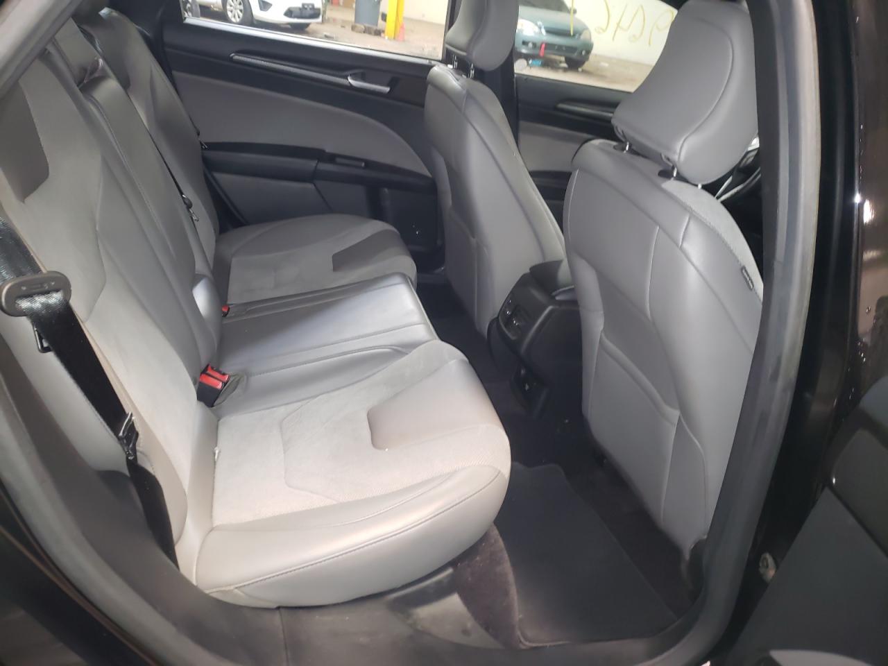 Photo 6 from auction – 2017 FORD FUSION SPO with VIN 3FA6P0VP2HR153301