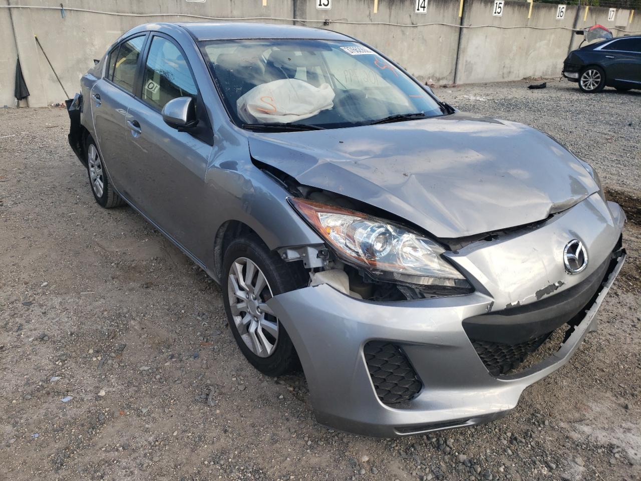 MAZDA 3 I 2013 with VIN JM1BL1TG7D1843126 - Photo from auction