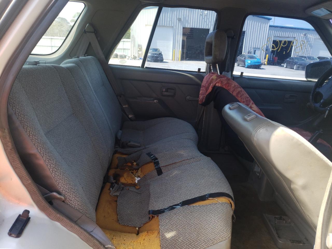 Photo 6 from auction – 1997 ISUZU RODEO S with VIN 4S2CK58E3V4349307