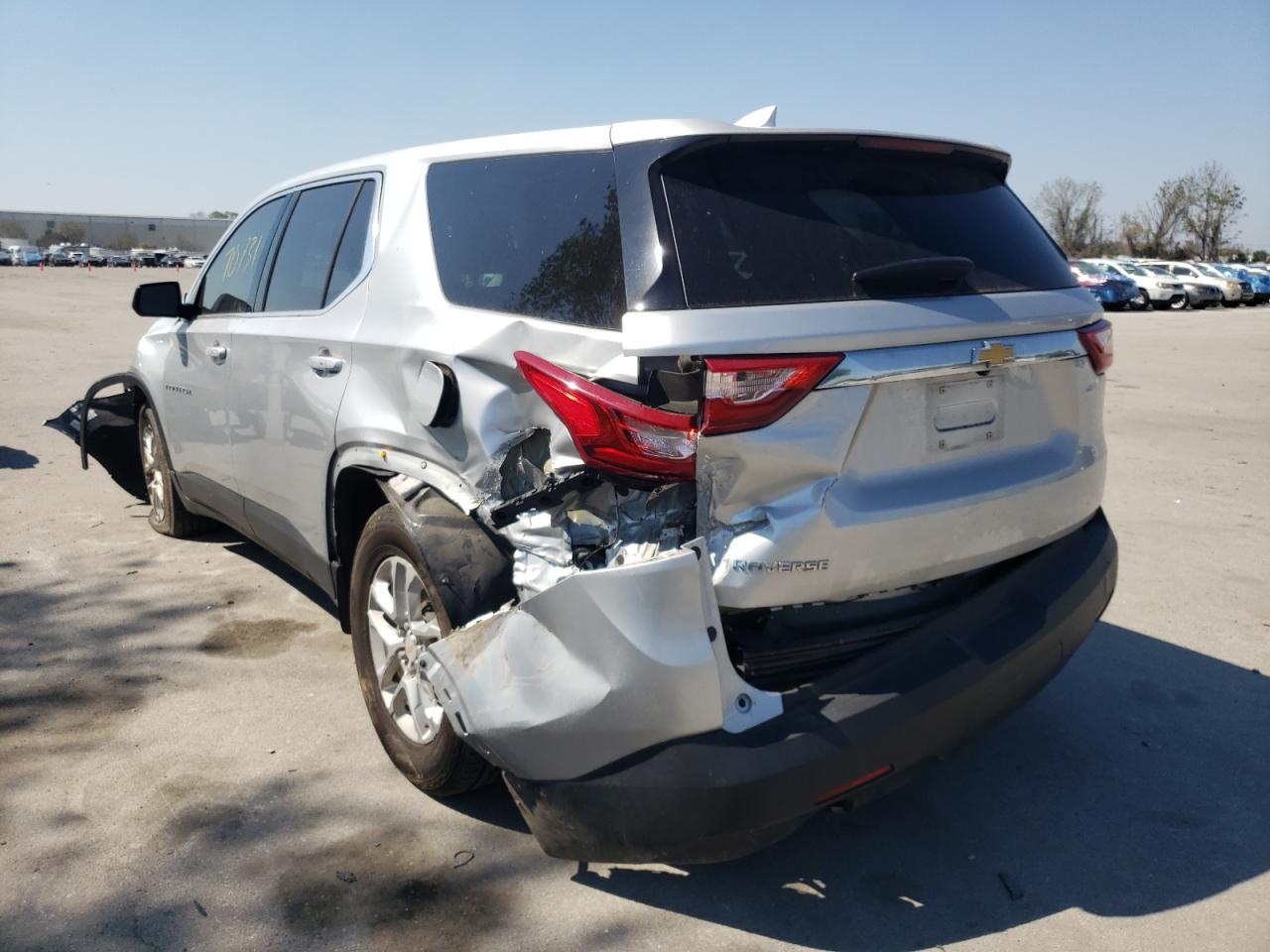 Photo 3 from auction – 2018 CHEVROLET TRAVERSE L with VIN 1GNERFKW0JJ214098
