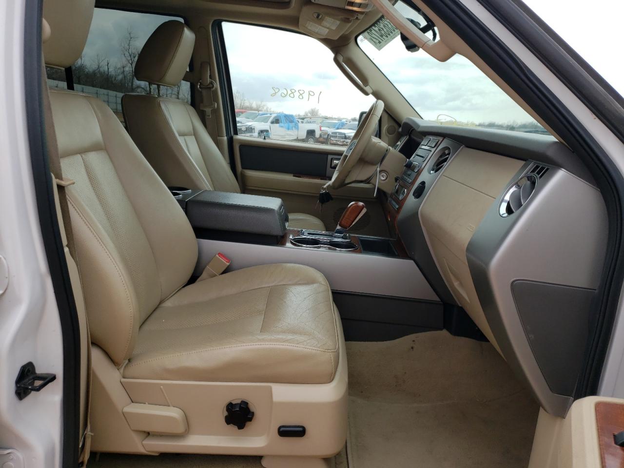 Photo 5 from auction – 2010 FORD EXPEDITION with VIN 1FMJU1H57AEA70769