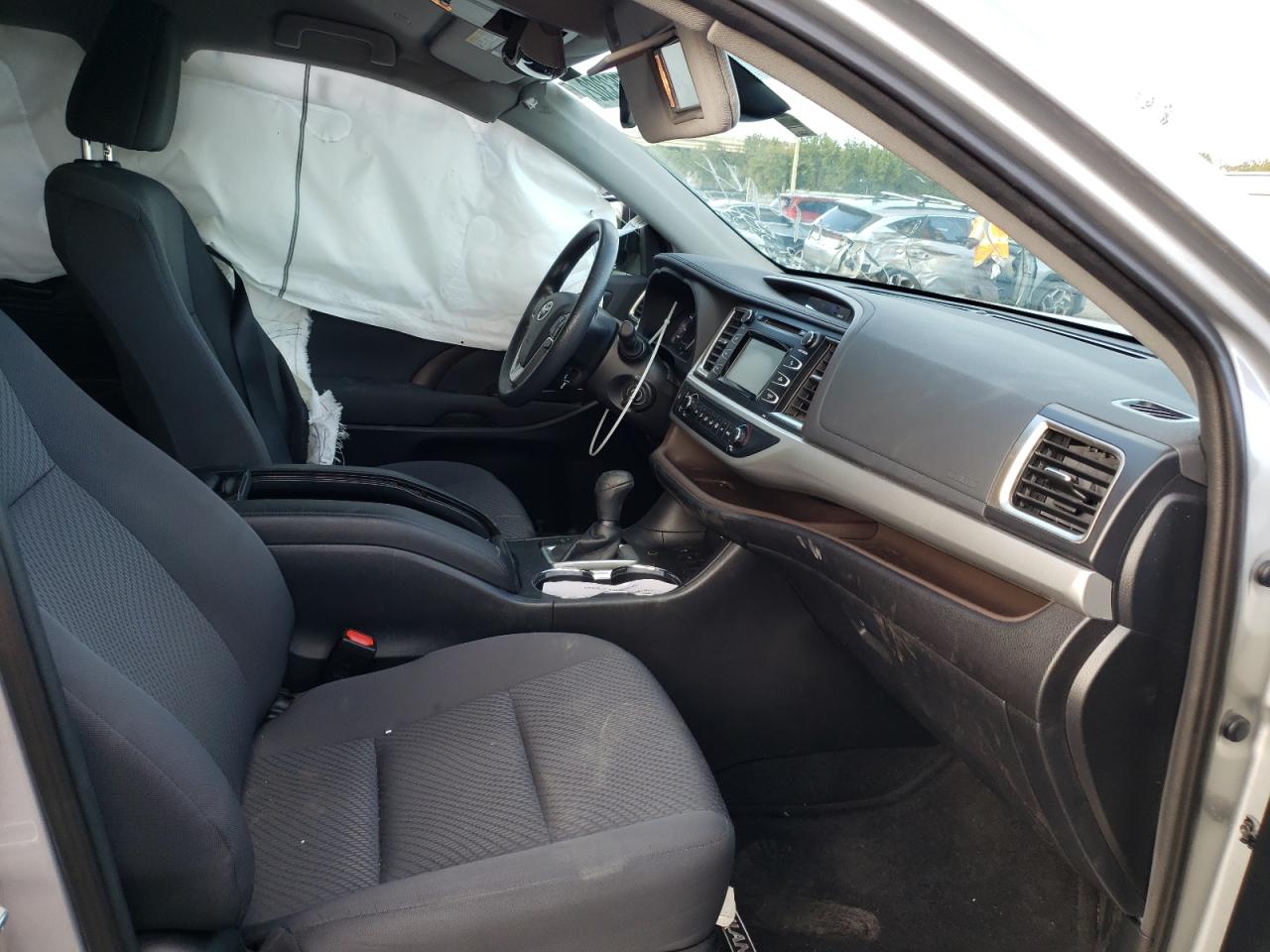 Photo 5 from auction – 2019 TOYOTA HIGHLANDER with VIN 5TDZARFH2KS059444