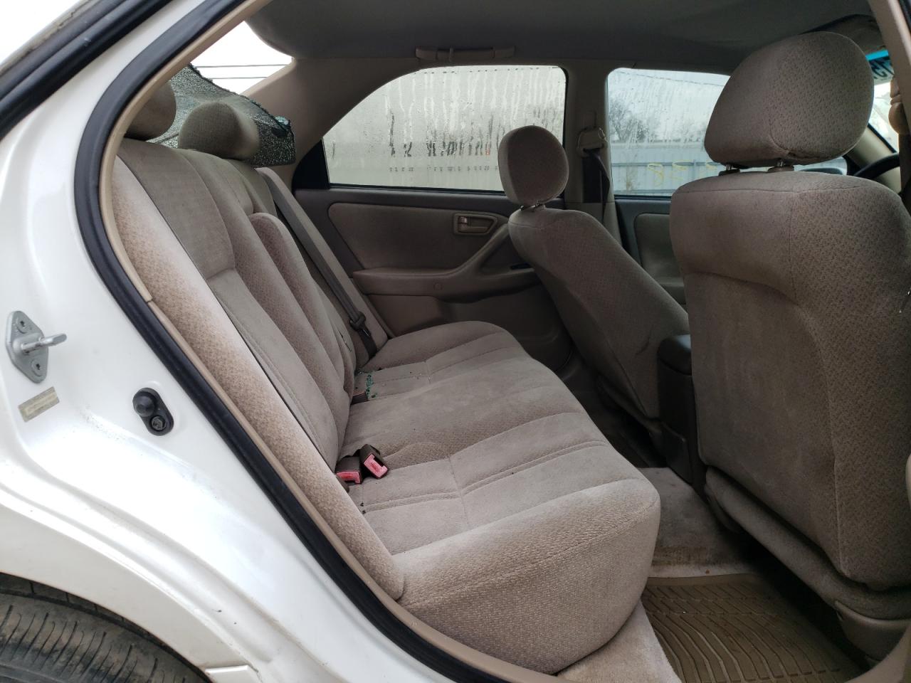 Photo 6 from auction – 2000 TOYOTA CAMRY CE with VIN 4T1BG22K0YU938580