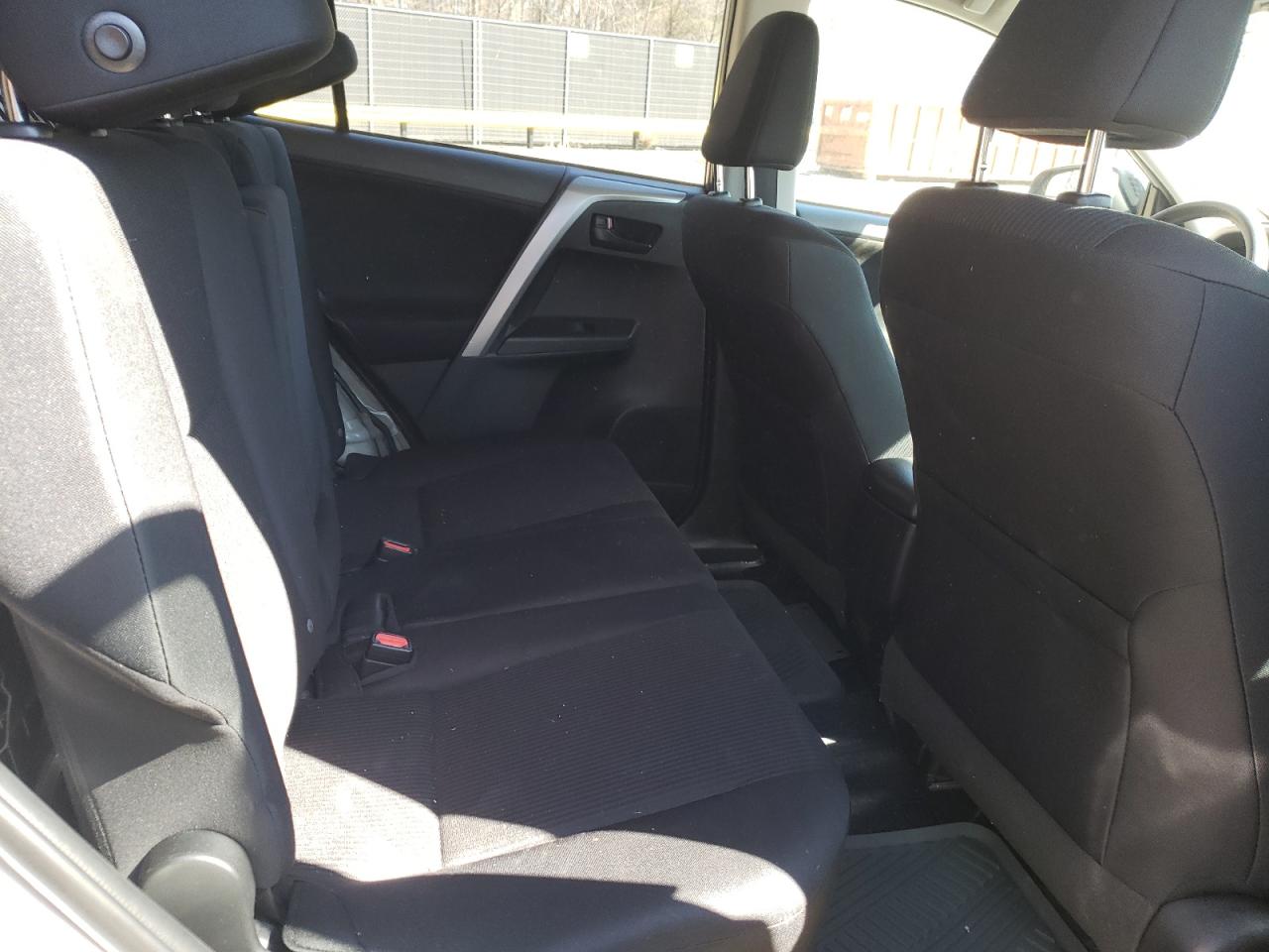 Photo 6 from auction – 2017 TOYOTA RAV4 LE with VIN 2T3BFREV9HW689950