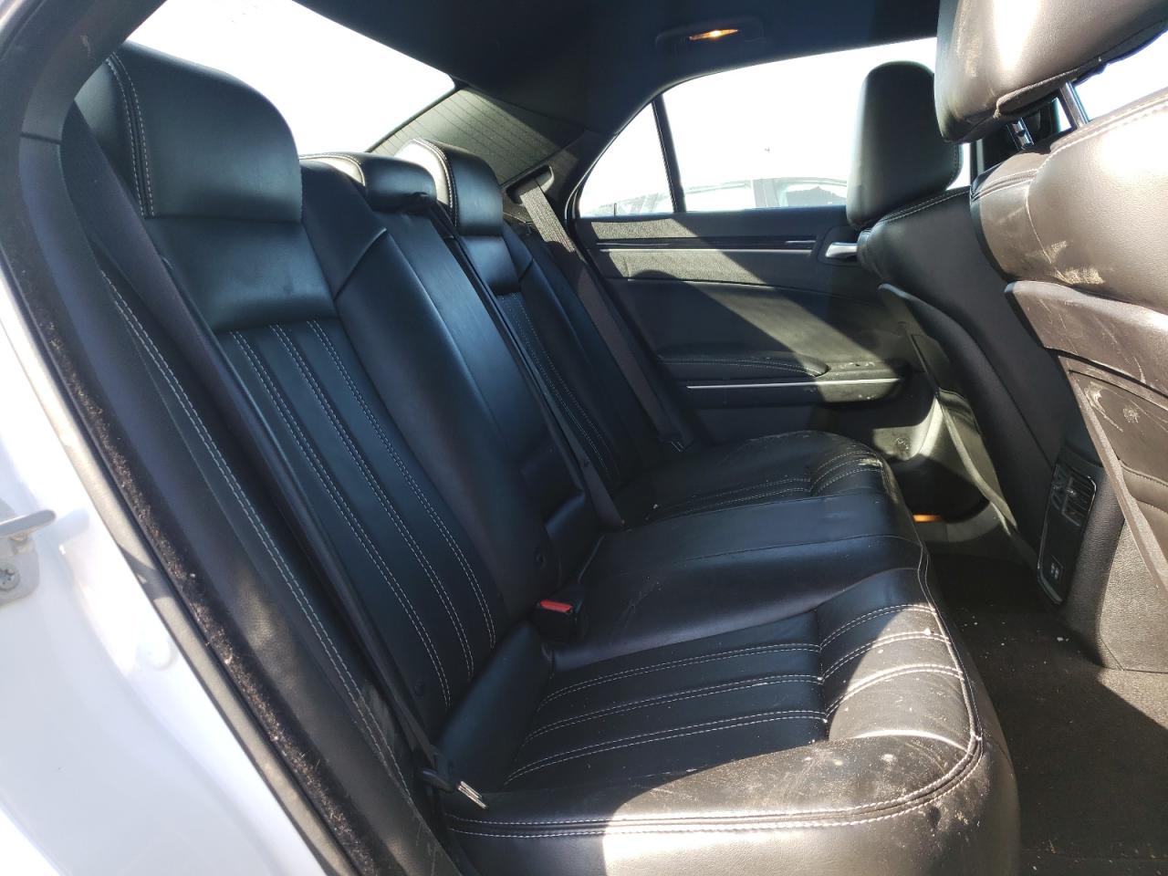 Photo 6 from auction – 2019 CHRYSLER 300 S with VIN 2C3CCAGG5KH634422