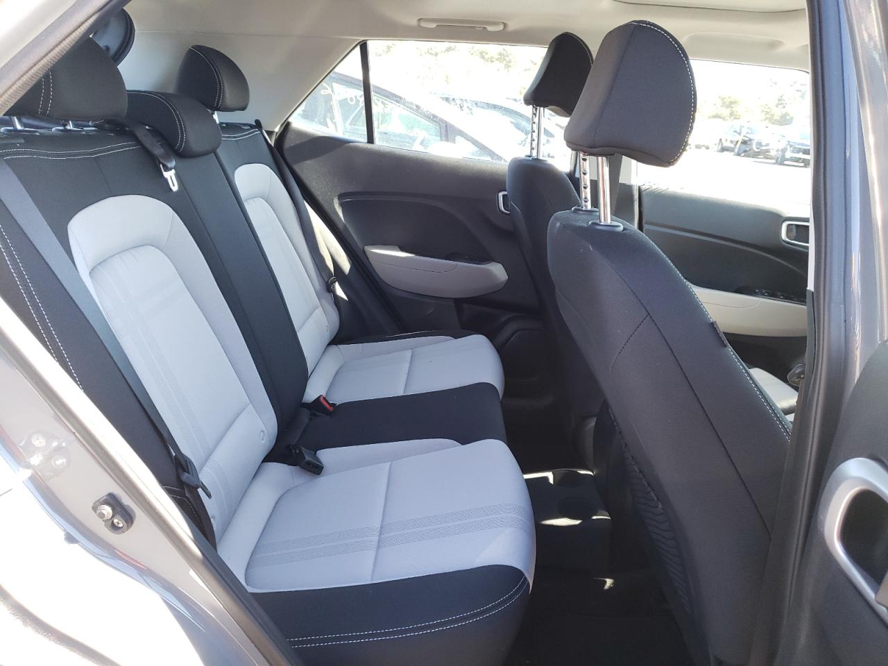 Photo 6 from auction – 2022 HYUNDAI VENUE SEL with VIN KMHRC8A35NU133113