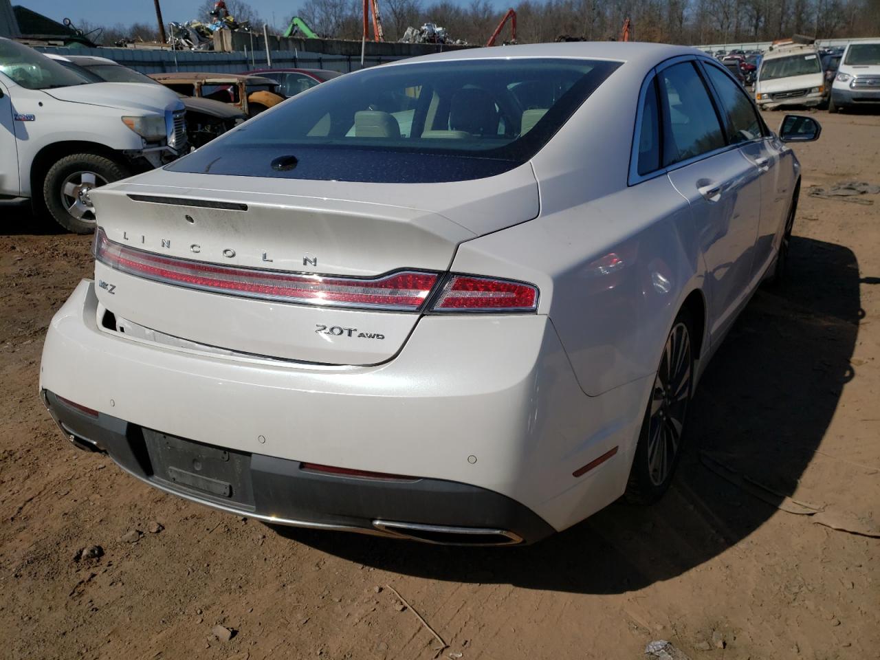 Photo 4 from auction – 2017 LINCOLN MKZ RESERV with VIN 3LN6L5F95HR657369