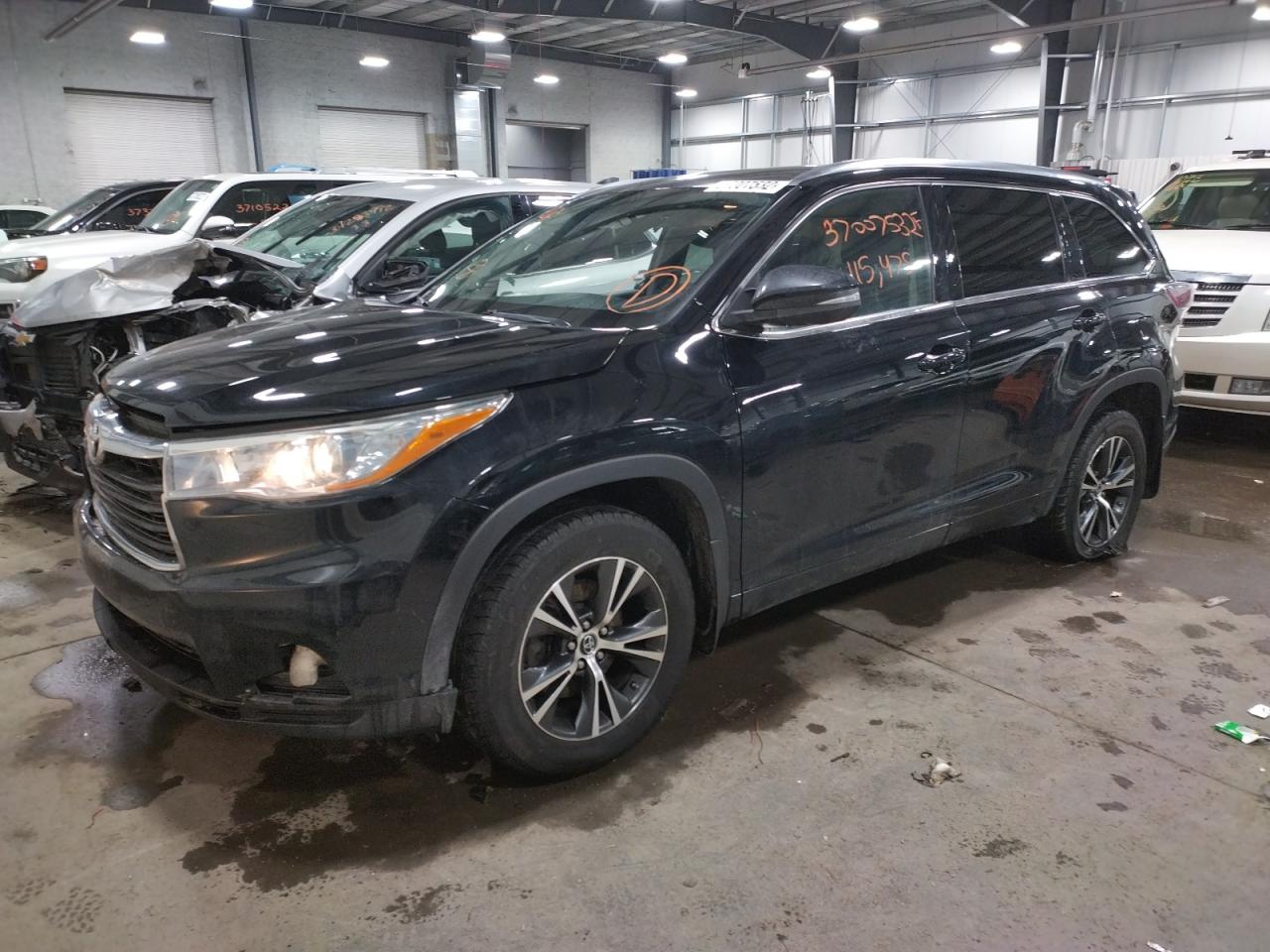 Фото 2 с аукциона – 2016 TOYOTA HIGHLANDER с VIN 5TDJKRFH4GS503487
