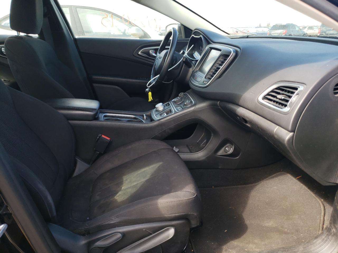 Photo 5 from auction – 2015 CHRYSLER 200 LIMITE with VIN 1C3CCCAB6FN677818