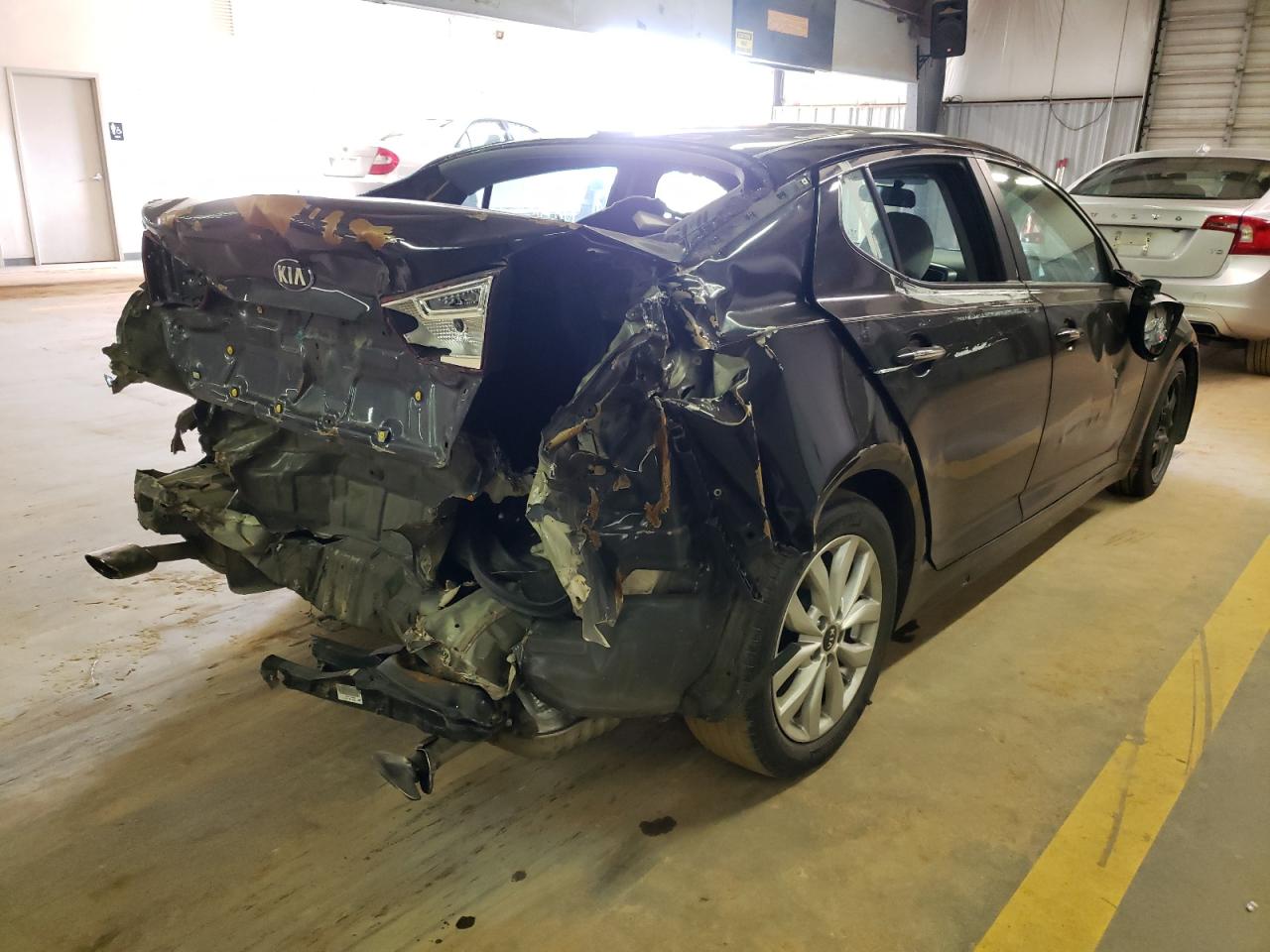 Photo 4 from auction – 2015 KIA OPTIMA LX with VIN KNAGM4A78F5613515