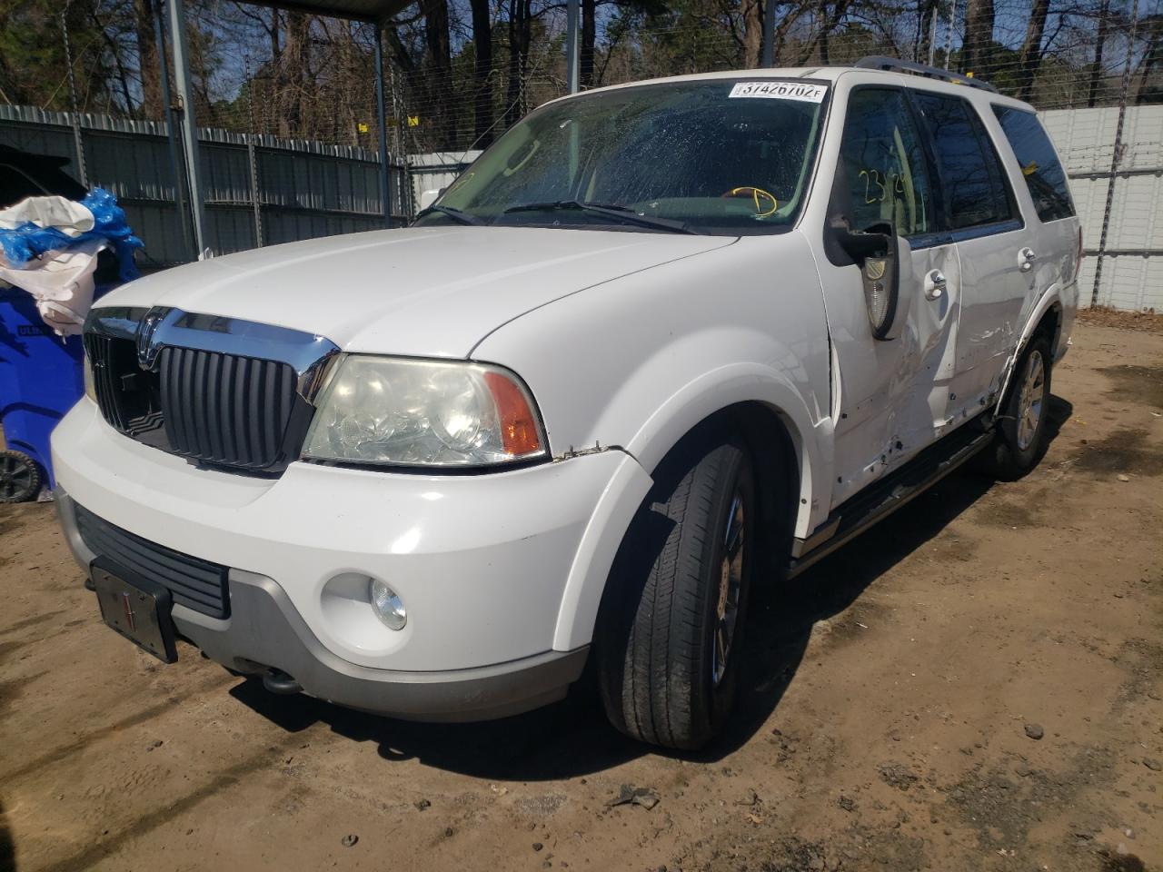 Photo 2 from auction – 2004 LINCOLN NAVIGATOR with VIN 5LMFU28R04LJ17457